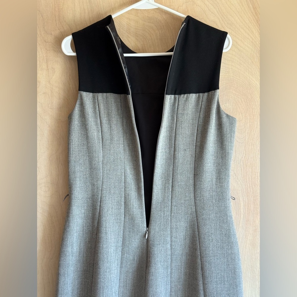 Iris Setlakwe Two-Tone Sheath Dress Black Gray Sleeveless Fitted Classic Size 8 - Picture 4 of 11
